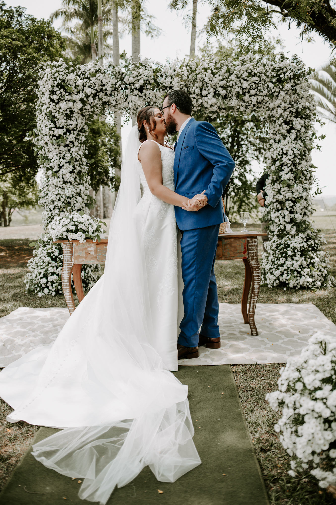 Raphaela & Heitor| Casamento no campo com decoração verde e branco