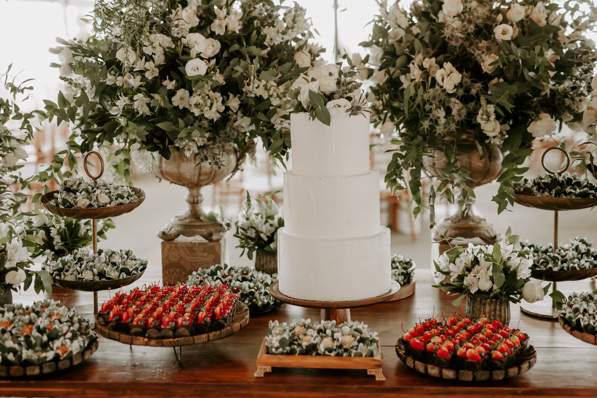 Raphaela & Heitor| Casamento no campo com decoração verde e branco