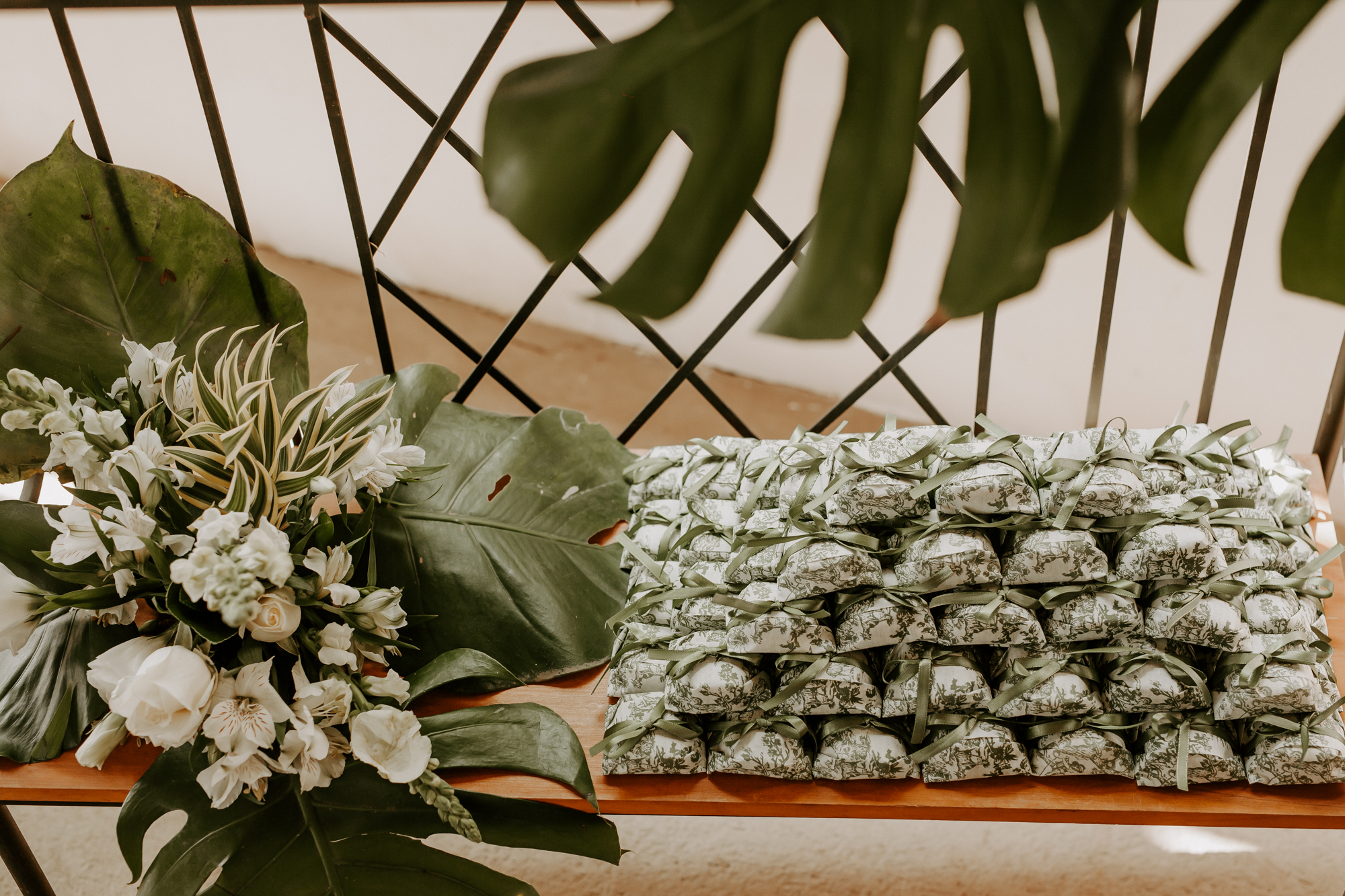 Raphaela & Heitor| Casamento no campo com decoração verde e branco