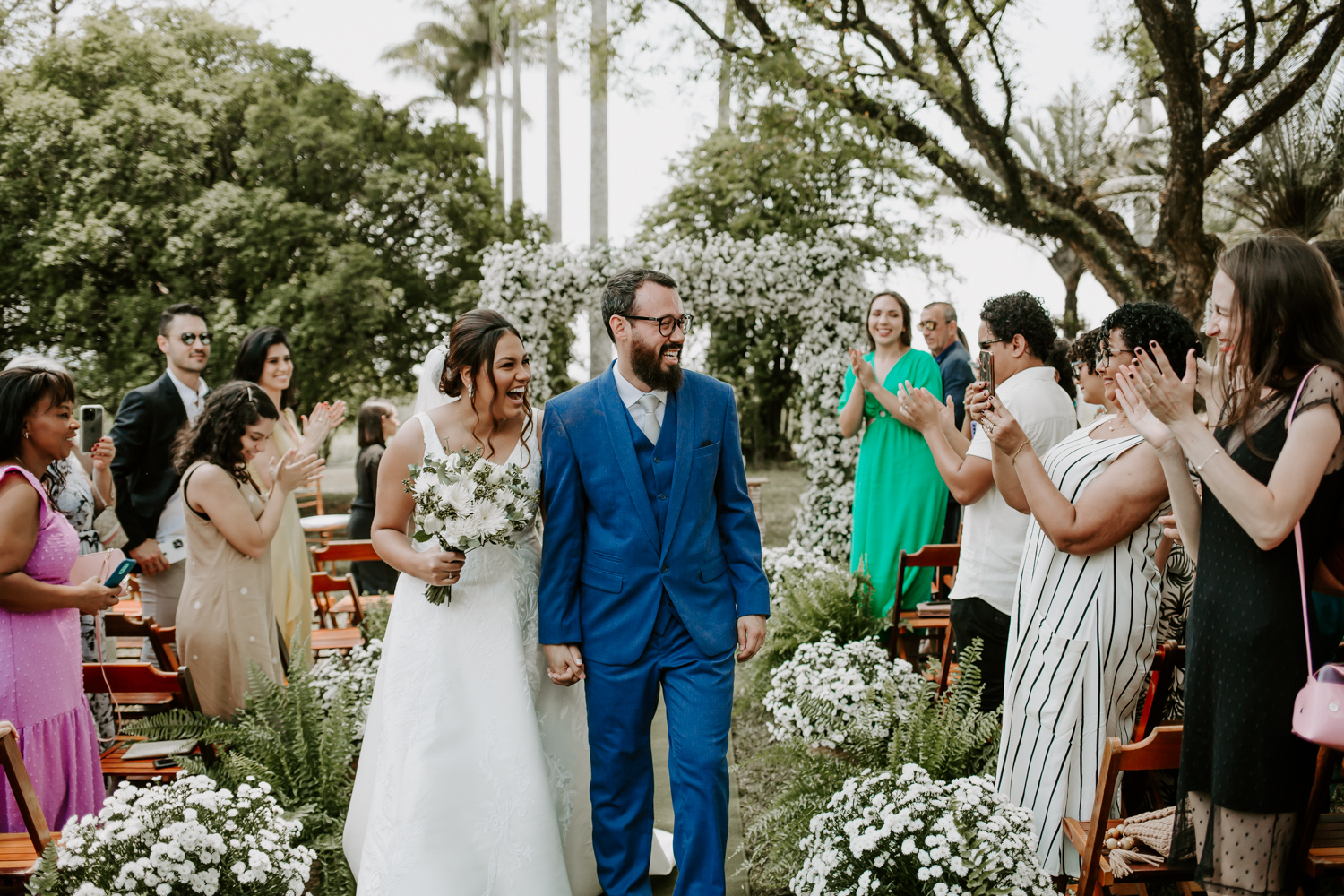 Raphaela & Heitor| Casamento no campo com decoração verde e branco