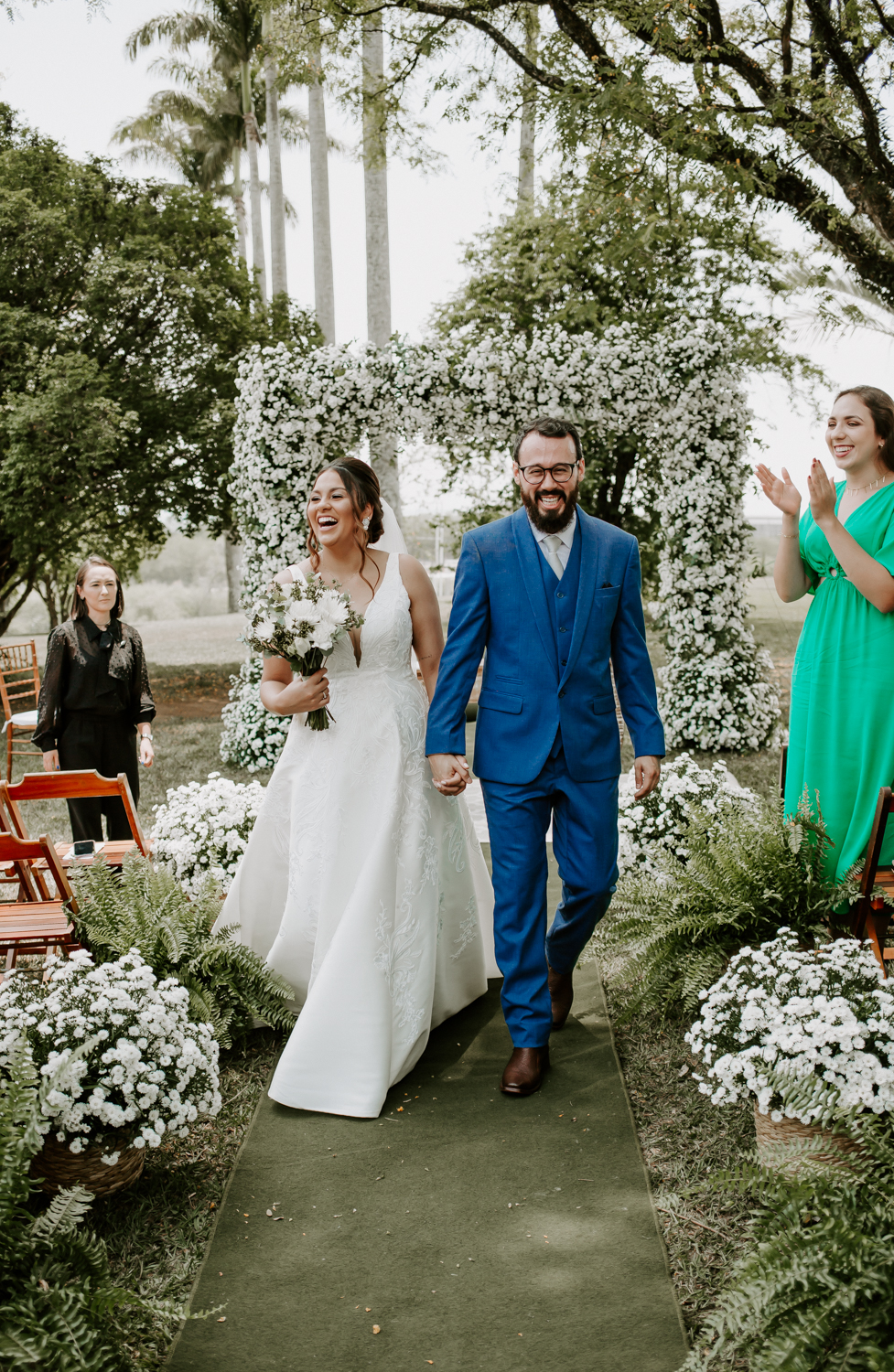 Raphaela & Heitor| Casamento no campo com decoração verde e branco