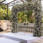 Altar de casamento com flores brancas - Verde e branco - Decor de Casamento no Palácio Tangará em São Paulo