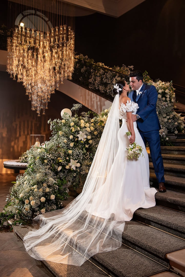 Mayara e Leonardo | Casamento clássico no Palácio Tangará, por Bella Flor Decorações