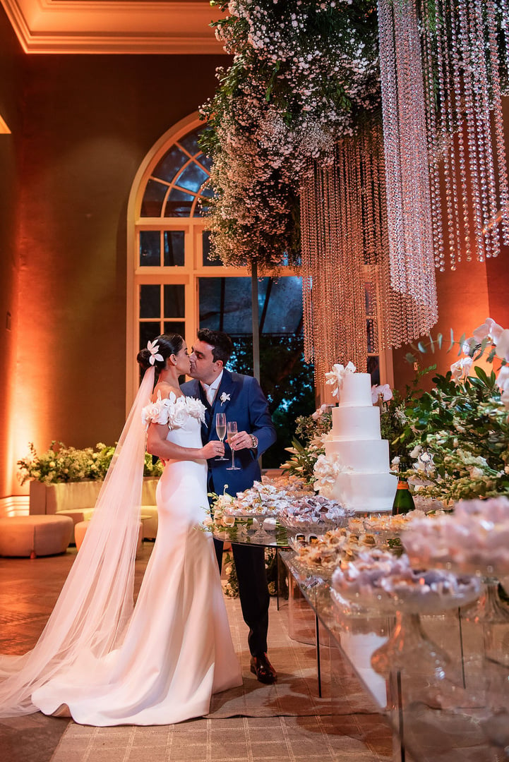 Mayara e Leonardo | Casamento clássico no Palácio Tangará, por Bella Flor Decorações