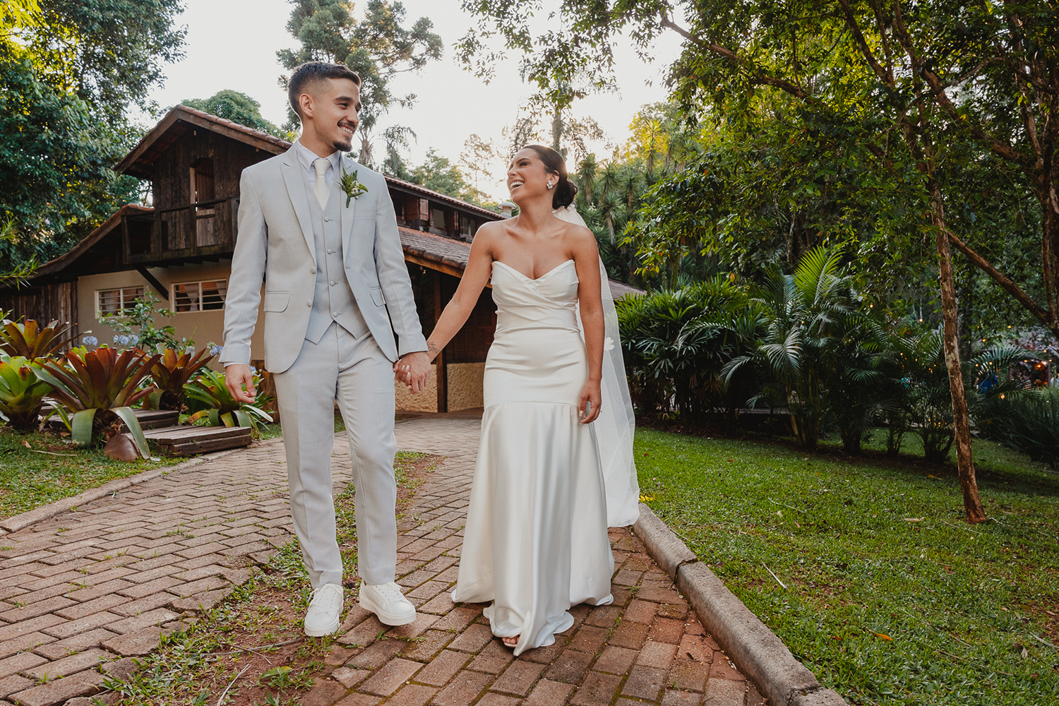 Giulia e André | Casamento leve e cercado de natureza no Rancho Santa Maria