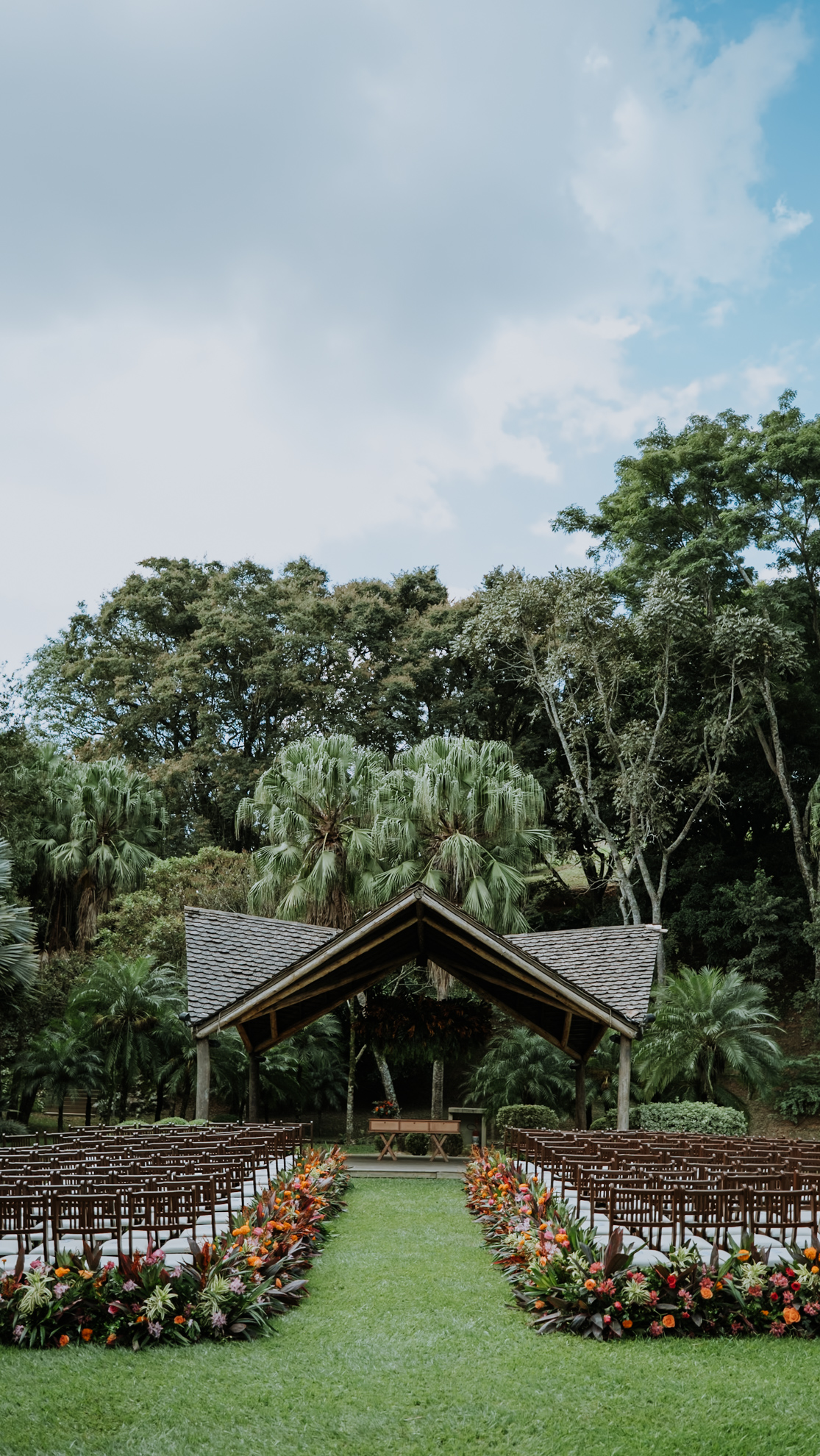 Letícia e Lucas | Casamento vibrante no campo, por Bella Flor