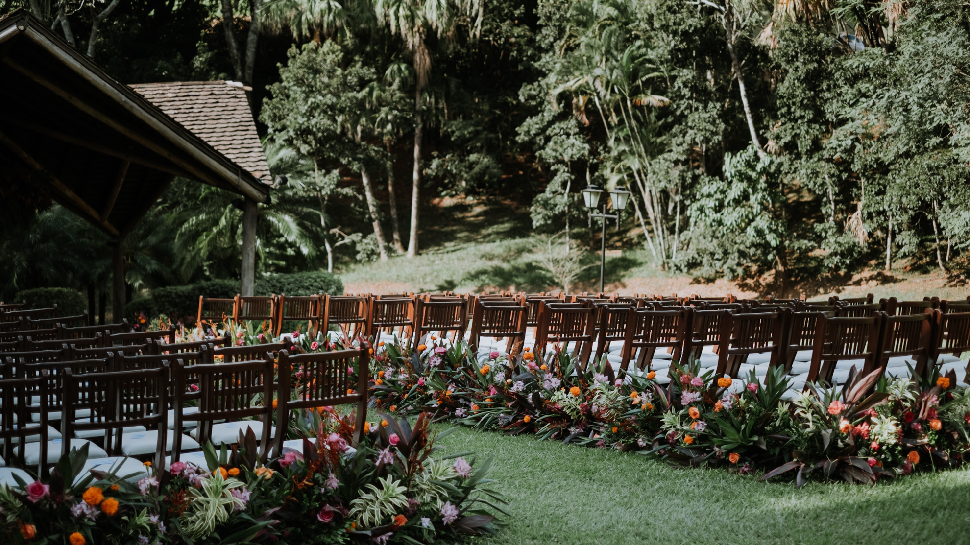 Letícia e Lucas | Casamento vibrante no campo, por Bella Flor