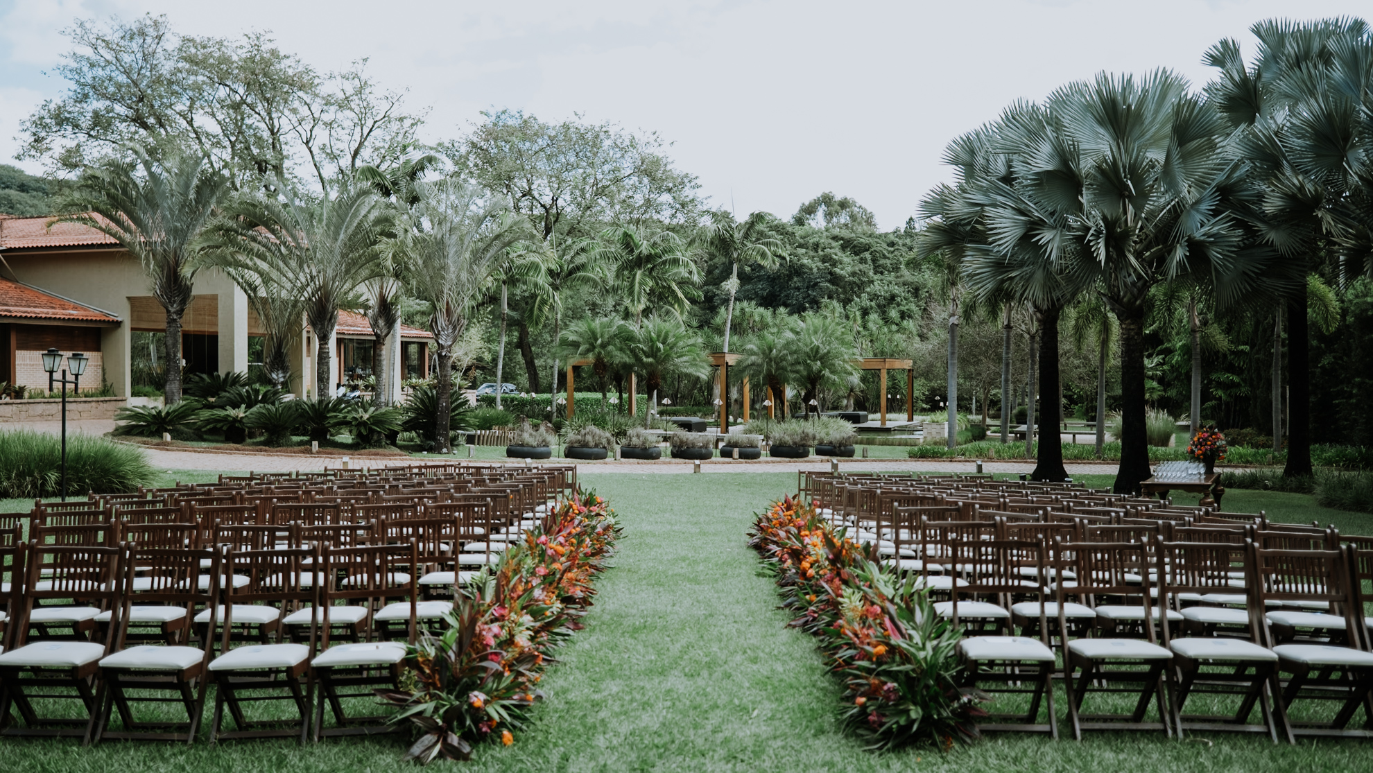 Letícia e Lucas | Casamento vibrante no campo, por Bella Flor