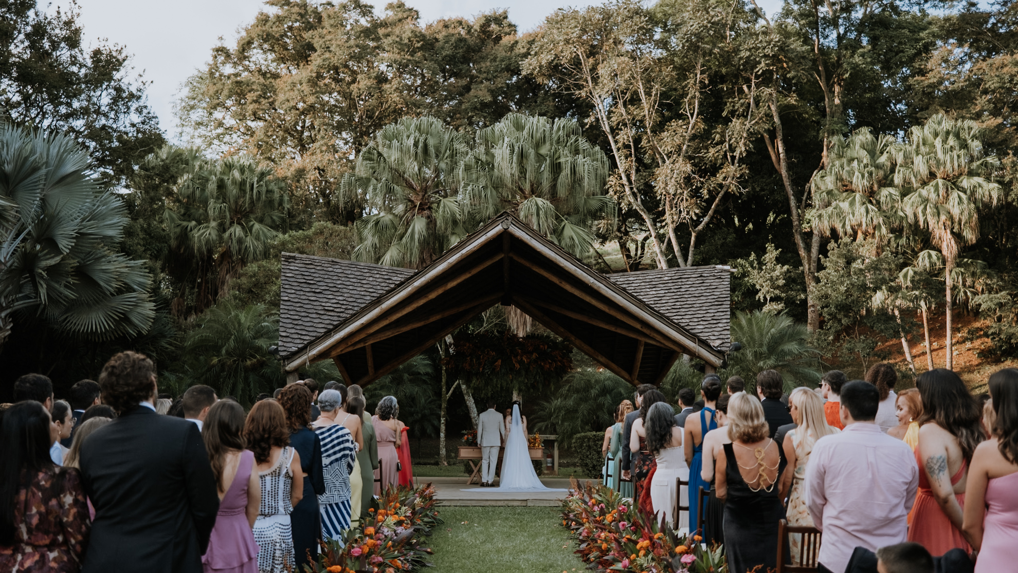 Letícia e Lucas | Casamento vibrante no campo, por Bella Flor