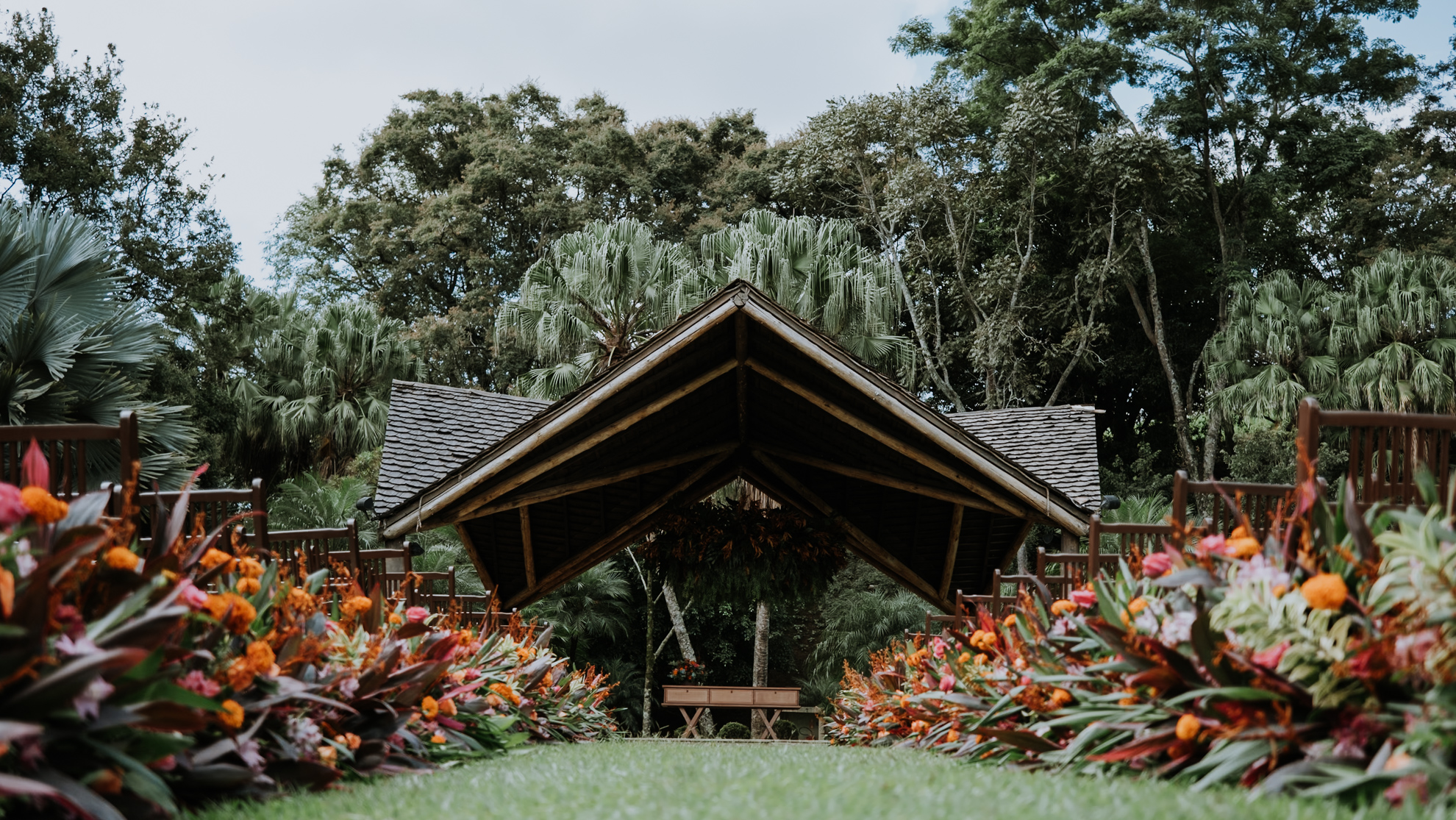 Letícia e Lucas | Casamento vibrante no campo, por Bella Flor