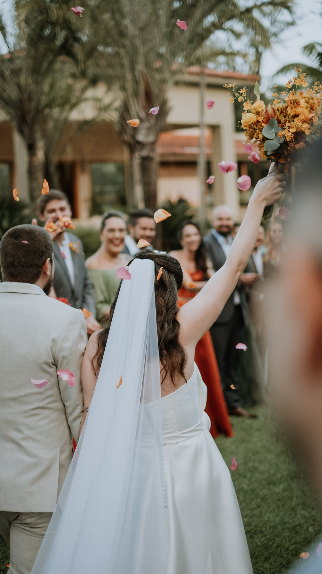 Letícia e Lucas | Casamento vibrante no campo, por Bella Flor