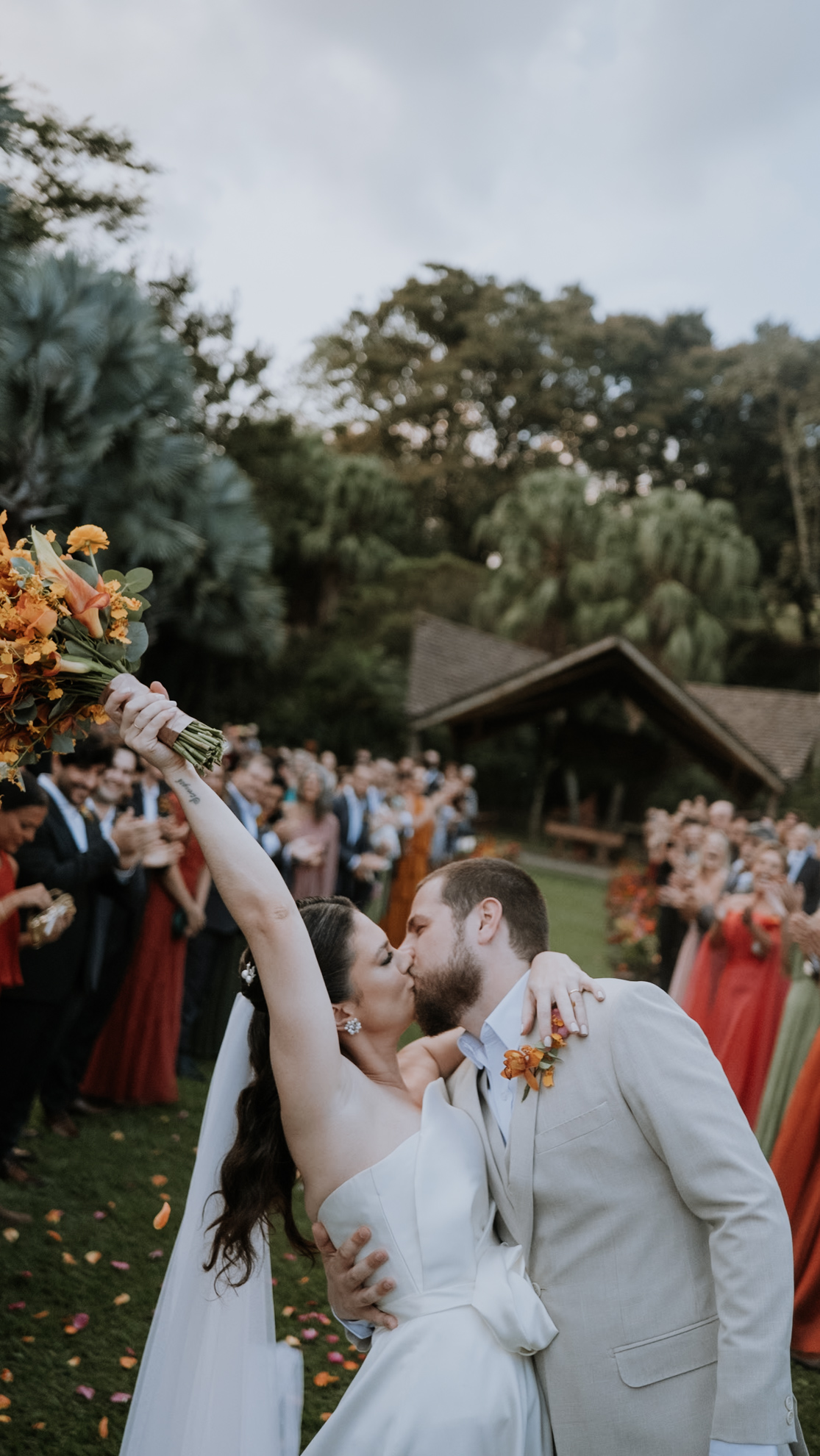 Letícia e Lucas | Casamento vibrante no campo, por Bella Flor