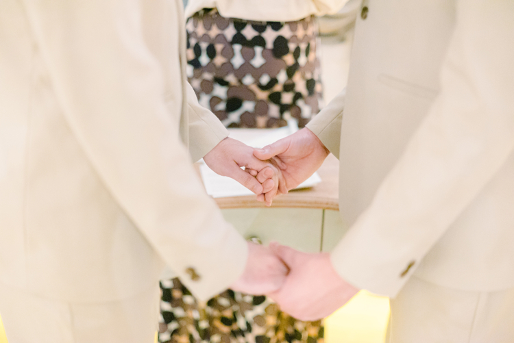 Alex e Caio | Home wedding: casamento civil na Casinha Quintal