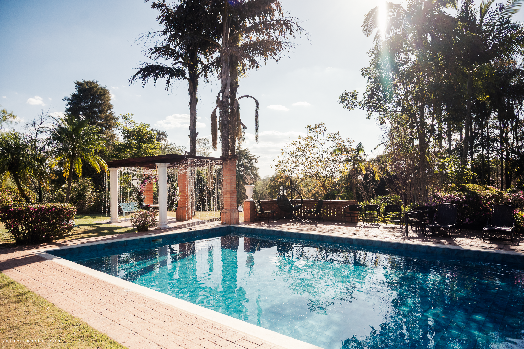 Camila e Renato | Casamento colorido no campo por Tatiane Albini