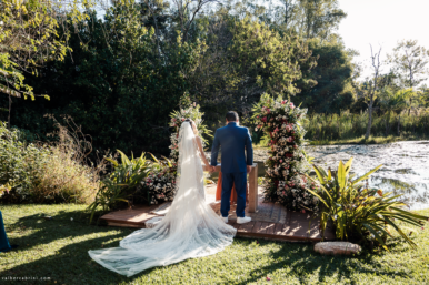 Camila e Renato - Casamento colorido no campo por Tatiane Albini 35
