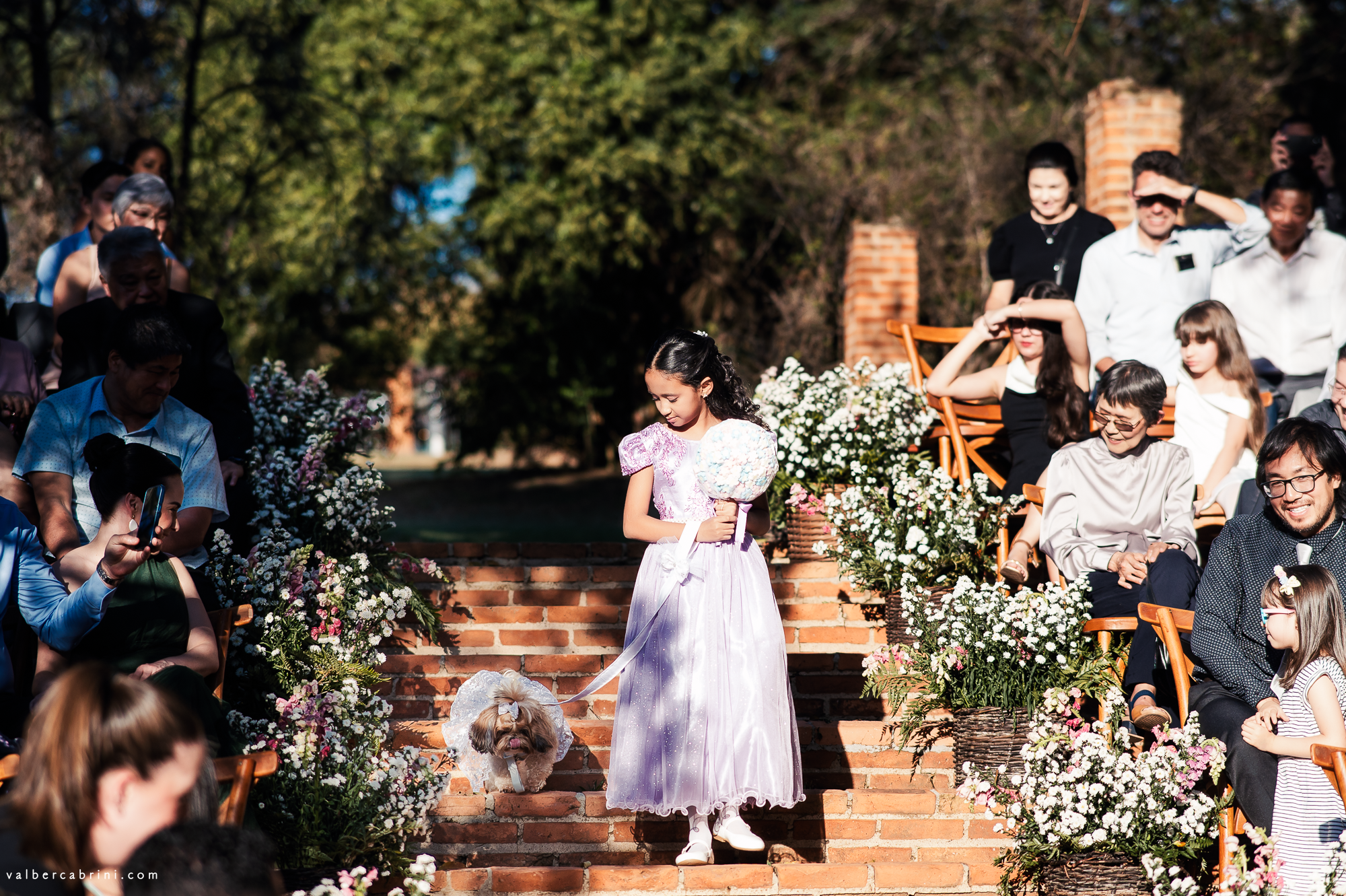 Camila e Renato | Casamento colorido no campo por Tatiane Albini