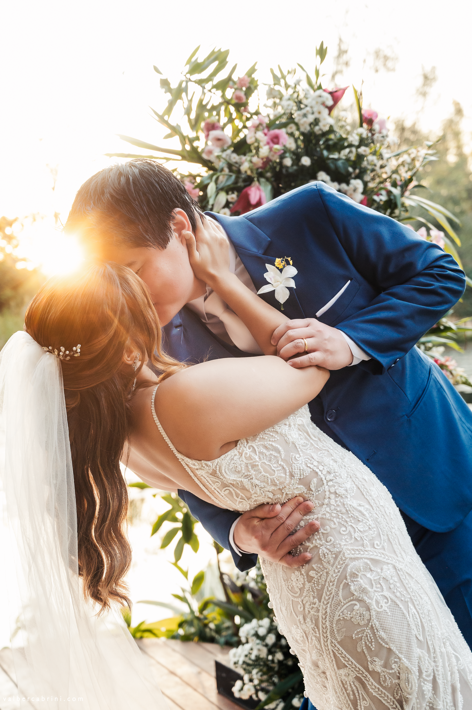 Camila e Renato | Casamento colorido no campo por Tatiane Albini