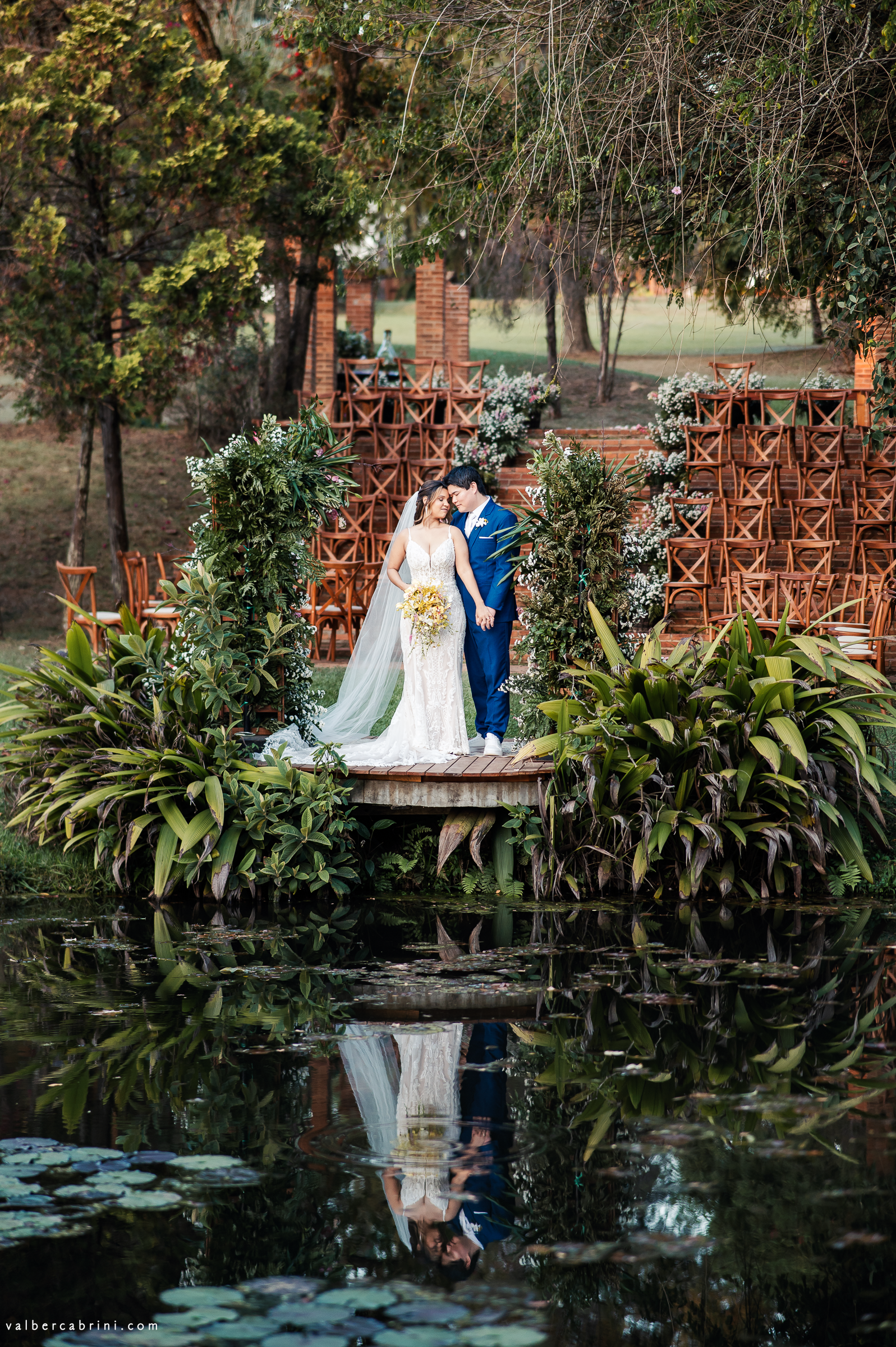 Camila e Renato | Casamento colorido no campo por Tatiane Albini