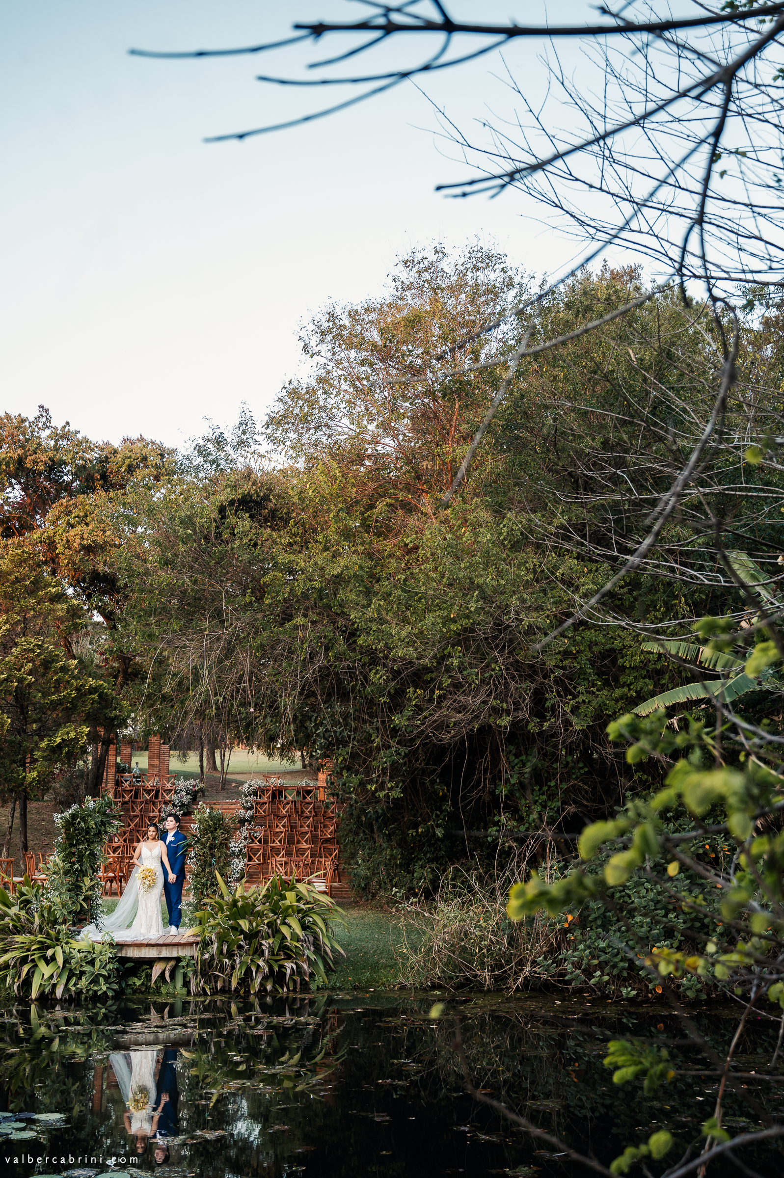 Camila e Renato | Casamento colorido no campo por Tatiane Albini