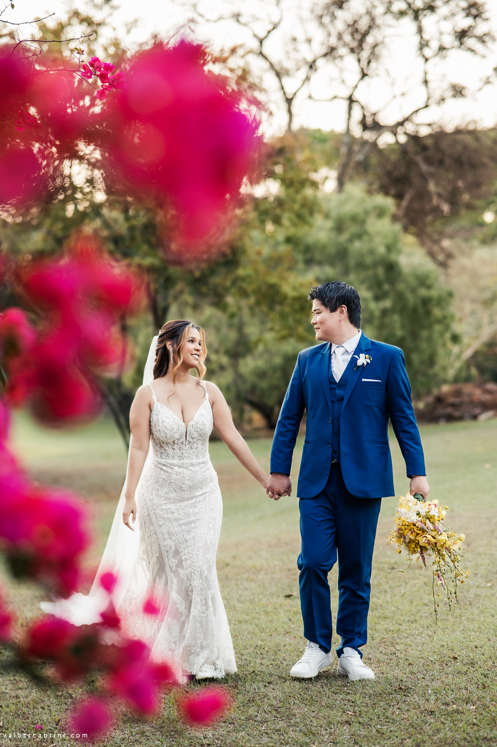 Camila e Renato | Casamento colorido no campo por Tatiane Albini
